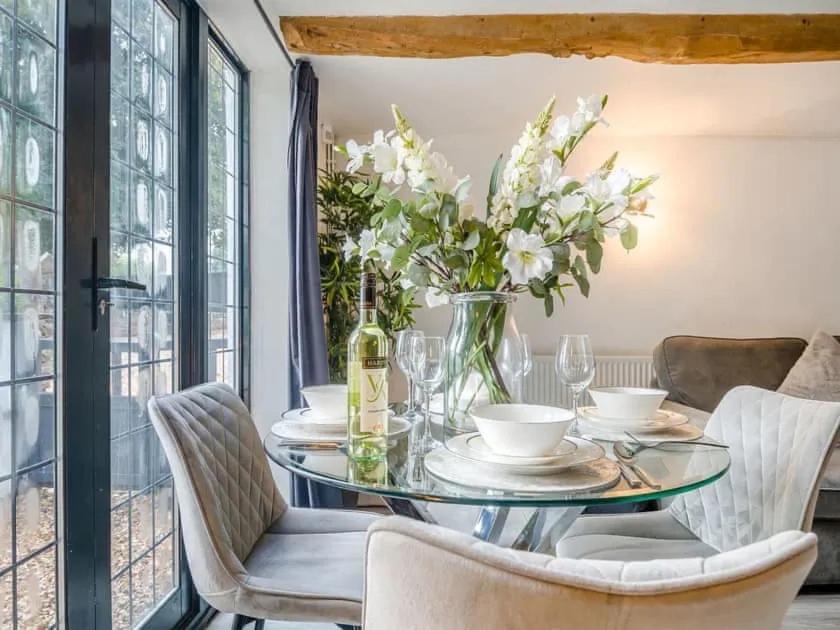 Casa de férias 2 Bedroom Cosy With Hot Tub In Hambrook Close To Centre *